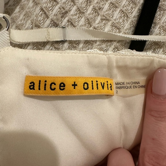 Alice + Olivia White Mini Floral Embroidered Dress (Size 2) - Picture 5 of 9